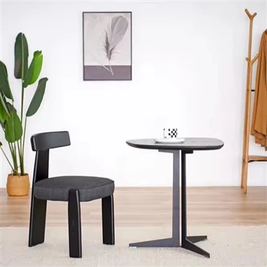 Šiuolaikinė T formos berankė Accentwood valgomojo kėdė su minkšta sėdyne